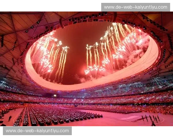 体育评论专栏：用笔触诠释赛场的每一次心跳